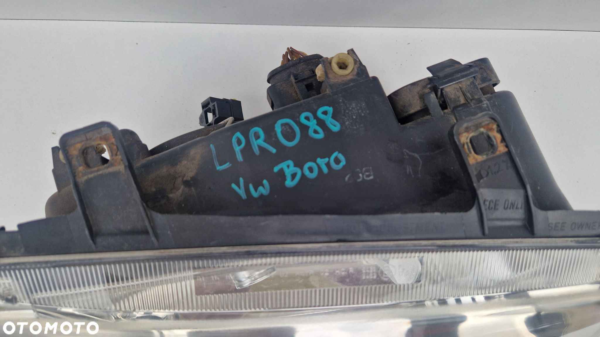 VW BORA LAMPA PRZÓD PRZEDNIA PRAWA EUROPA - 1