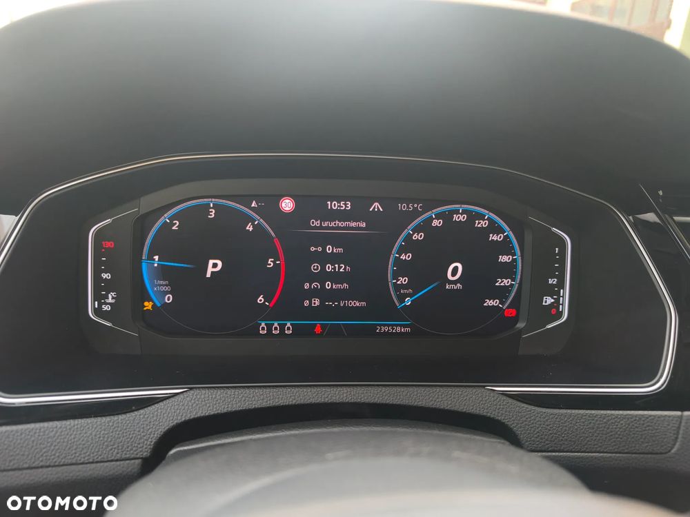 Volkswagen Passat Alltrack 2.0 TDI SCR DSG 4Motion - 11