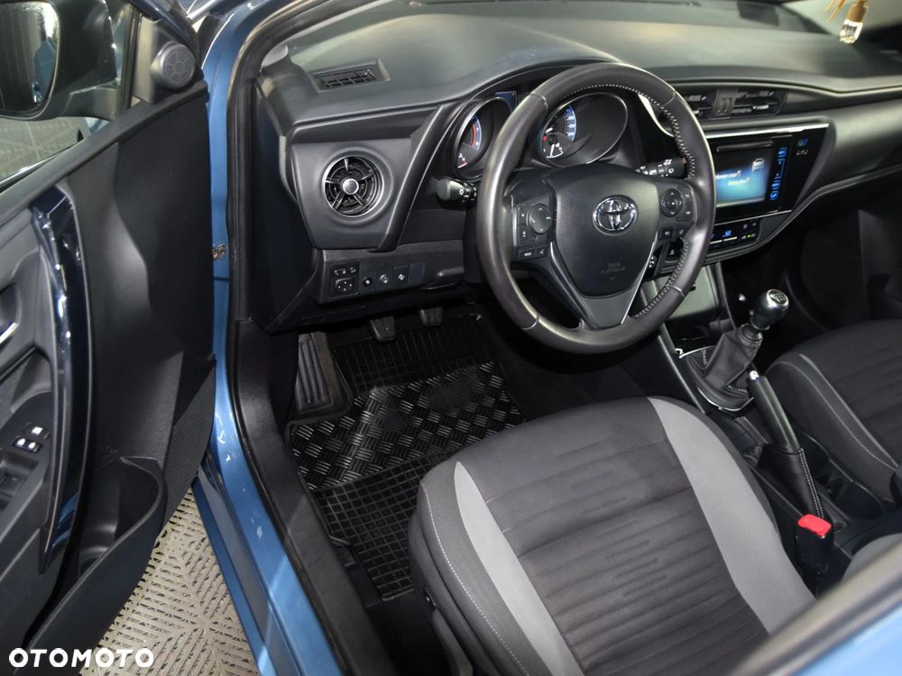 Toyota Auris - 14
