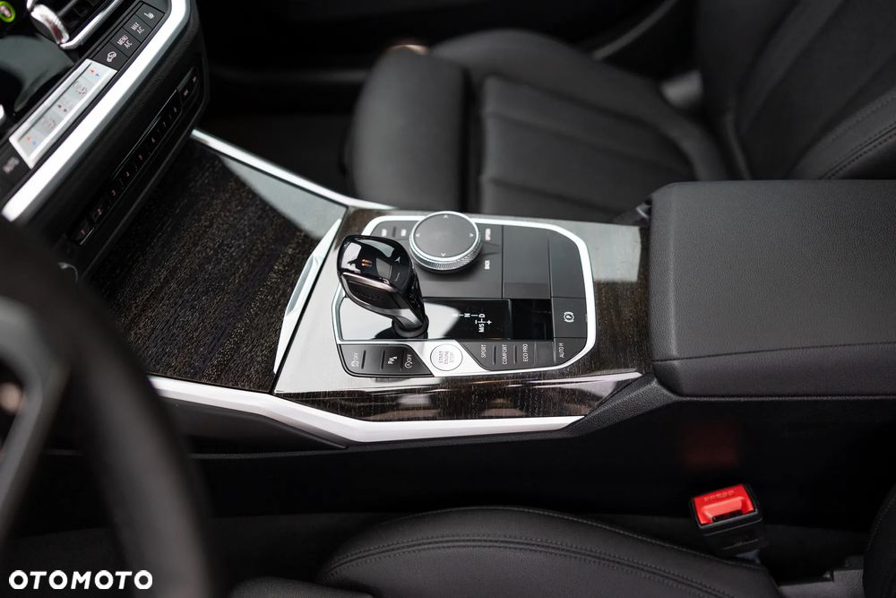 BMW Seria 3 330i xDrive M Sport - 27