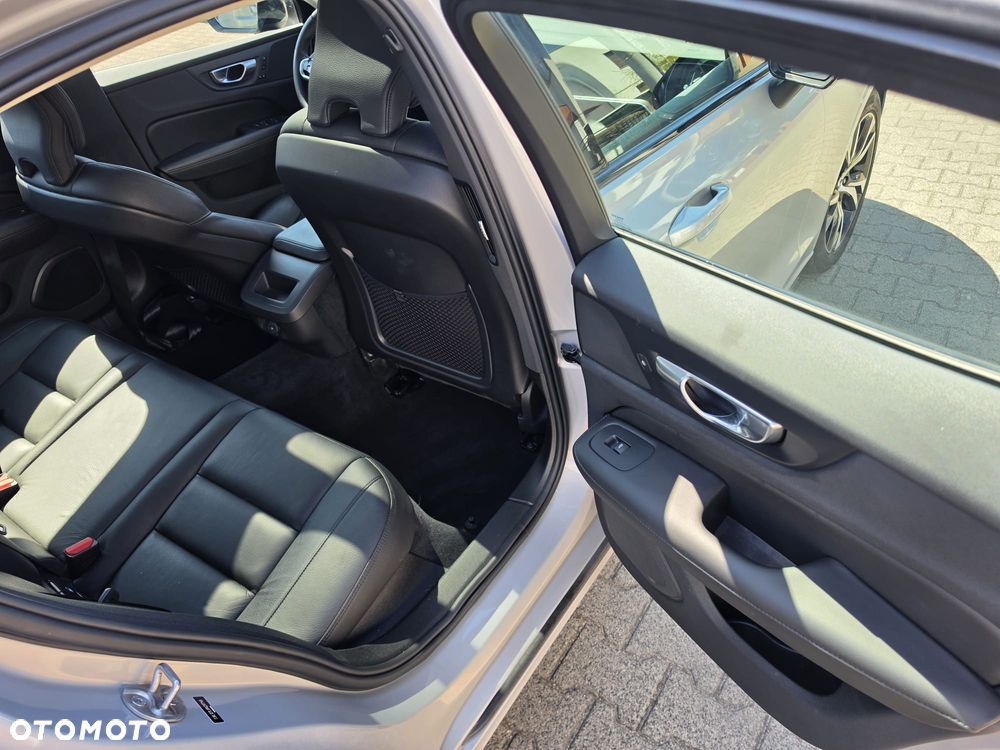 Volvo S60 T5 R-Design First Edition - 18