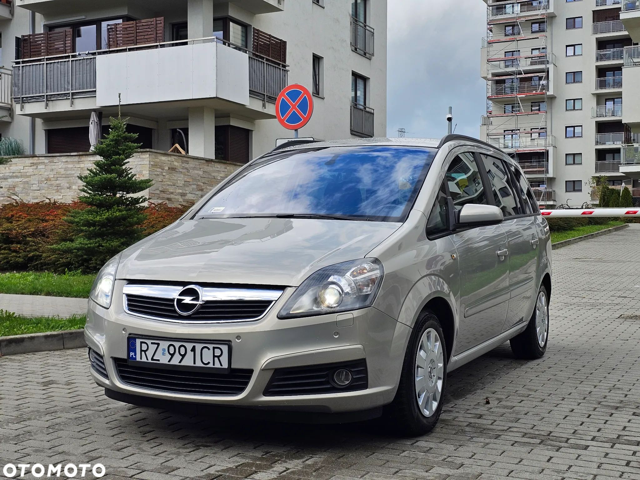 Opel Zafira 1.8 Cosmo Easytronic - 1