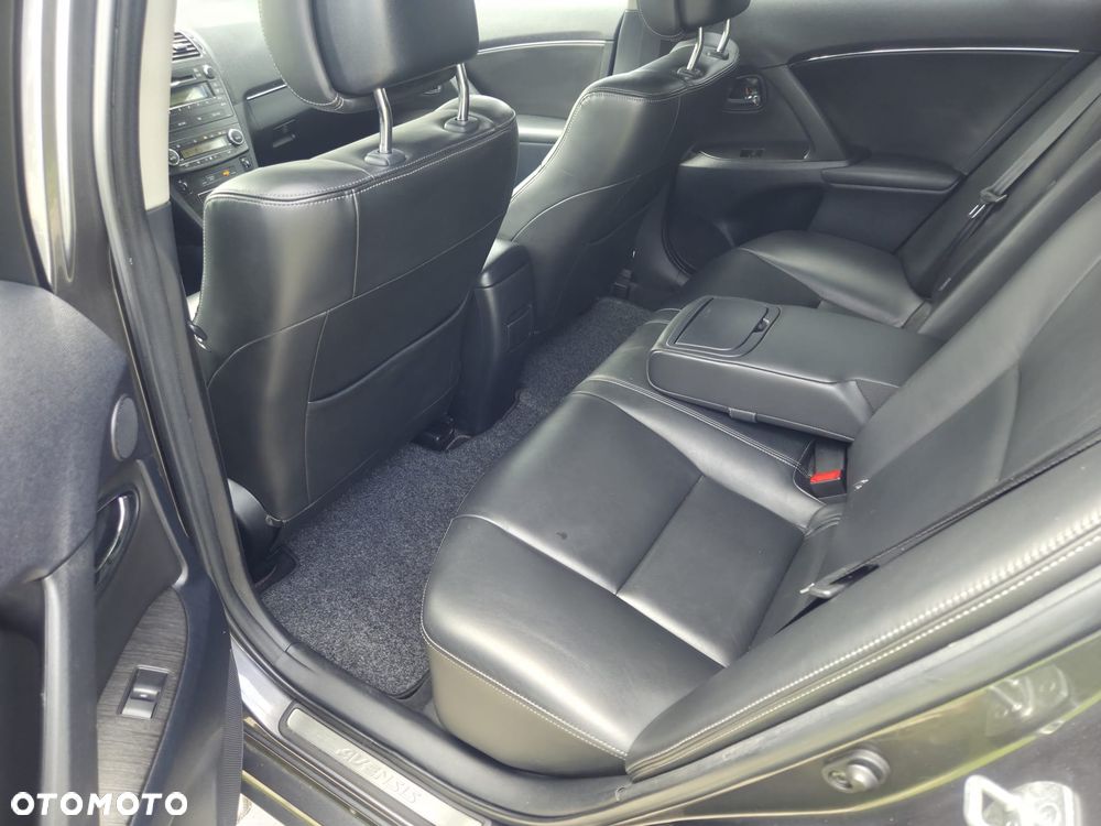 Toyota Avensis 2.0 Executive - 18