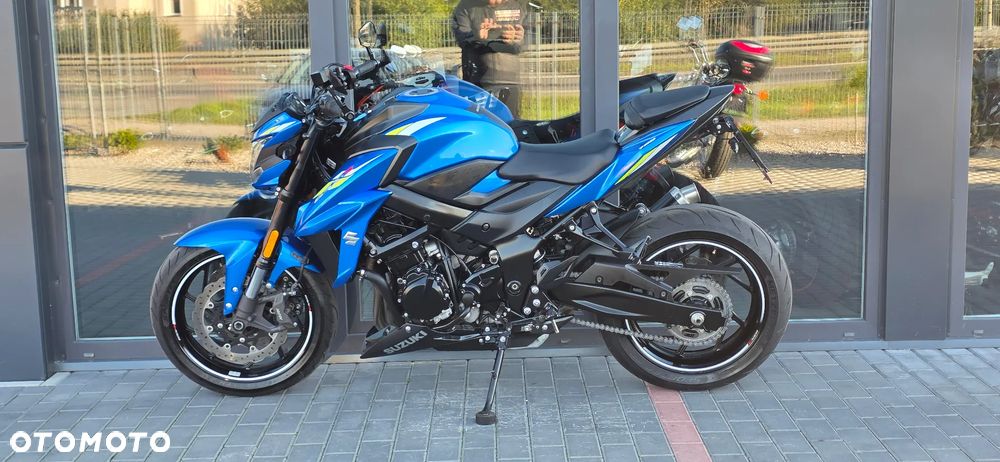 Suzuki GSX - 26