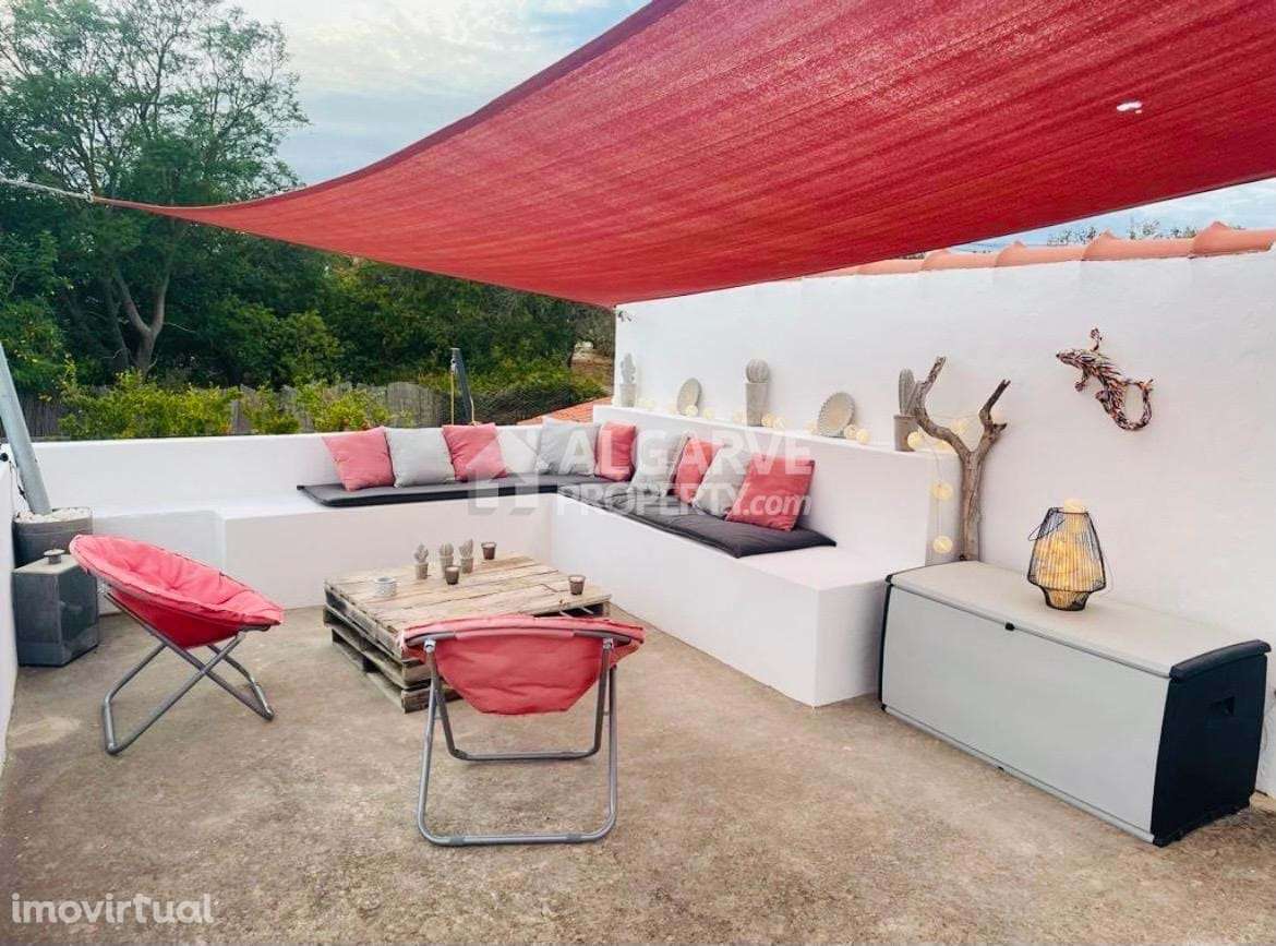 Moradia T3 renovada com piscina aquecida e rooftop em Boliqueime - Grande imagem: 3/25