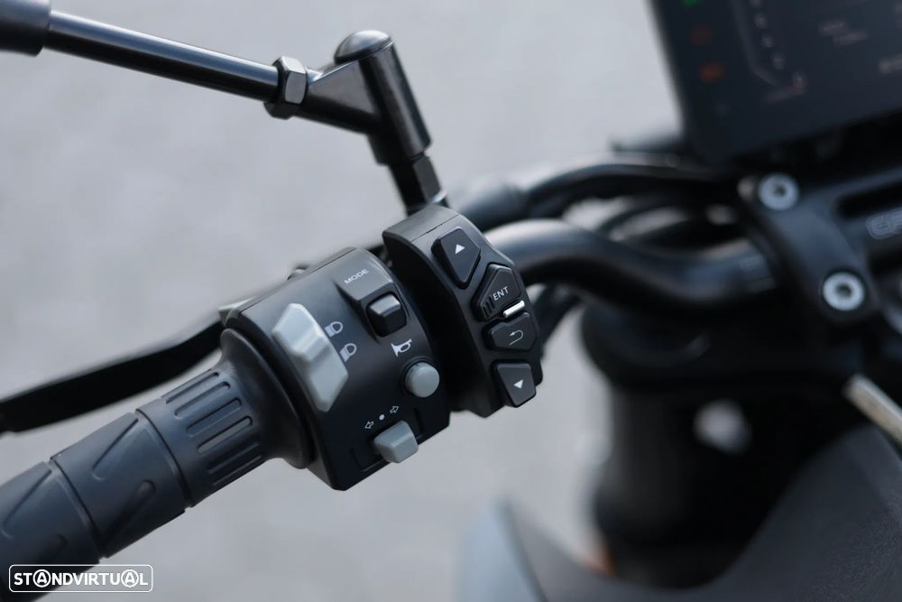 CF Moto 300NK - 7