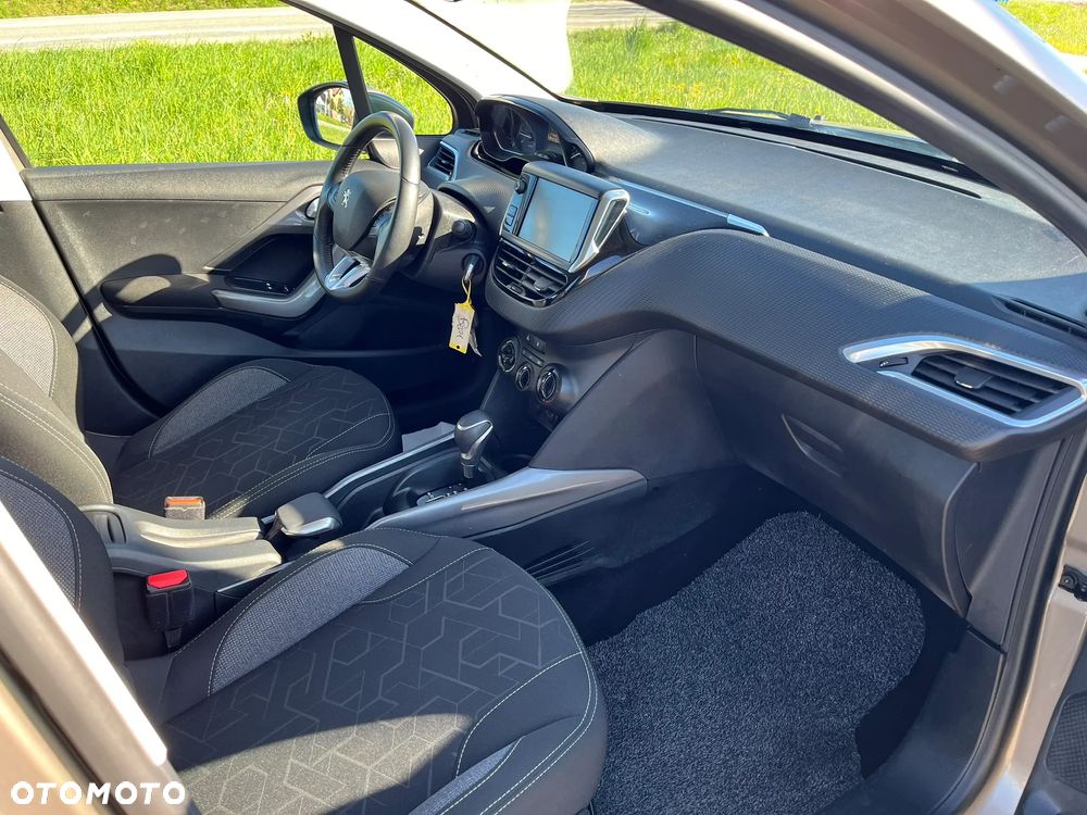 Peugeot 2008 1.2 Pure Tech GPF Style S&S EAT6 - 11