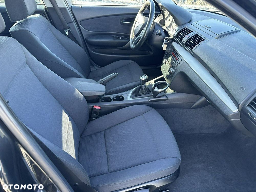 BMW Seria 1 118d - 23