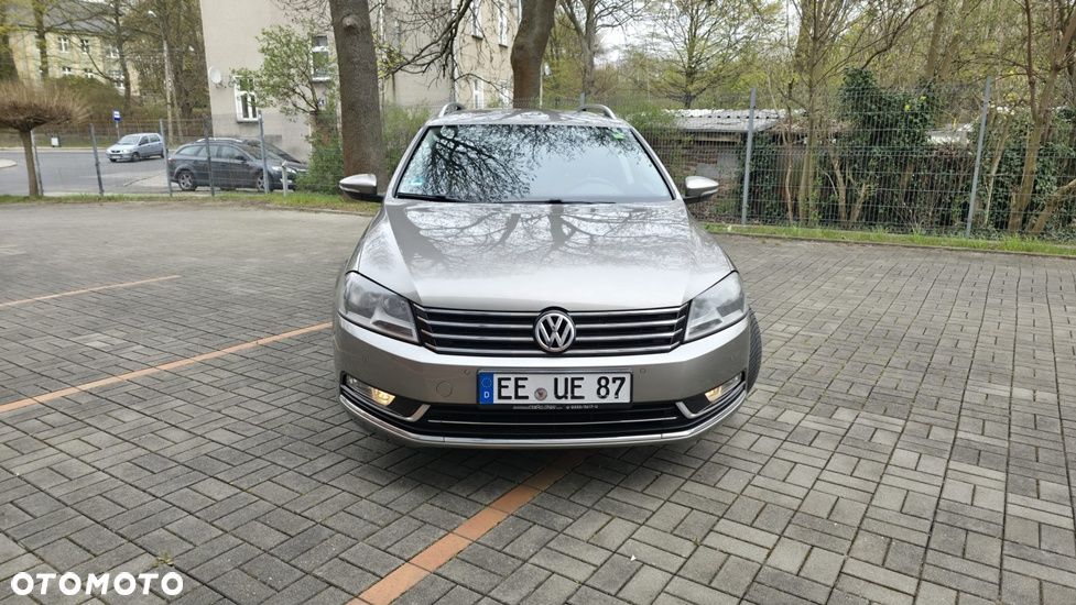 Volkswagen Passat - 11