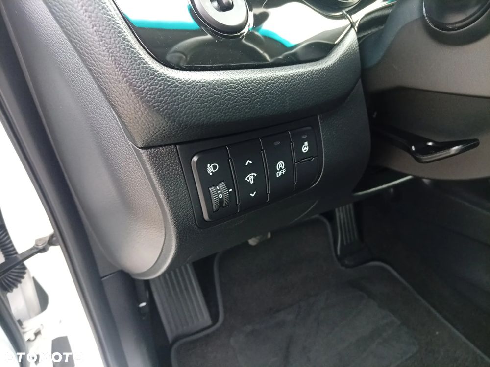 Kia Ceed - 33