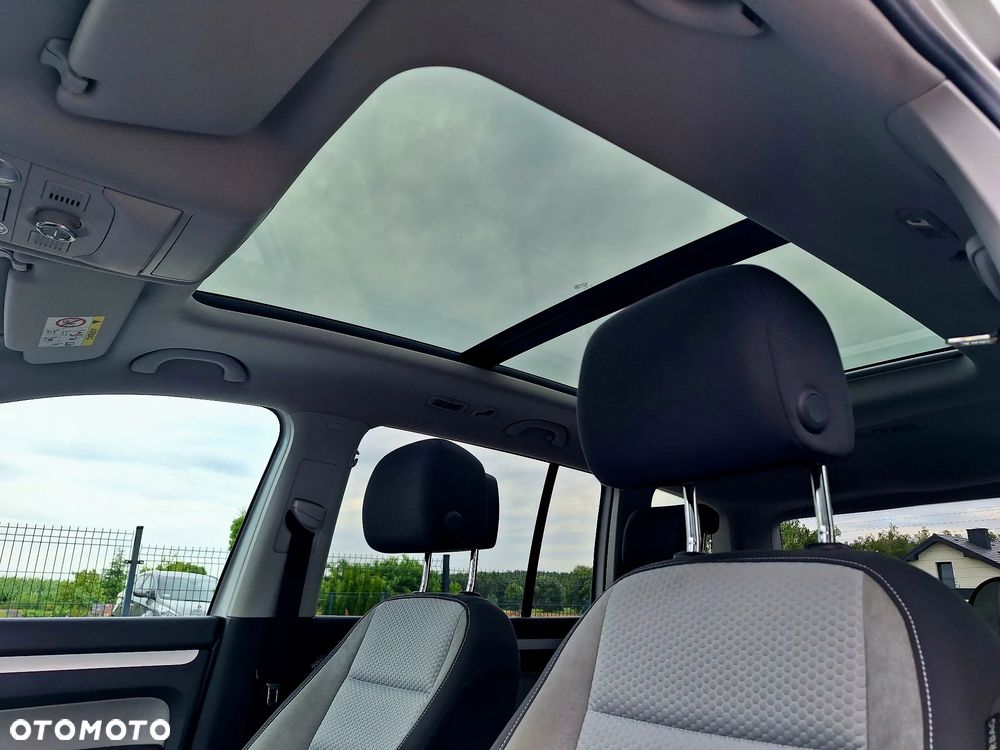 Volkswagen Touran - 16