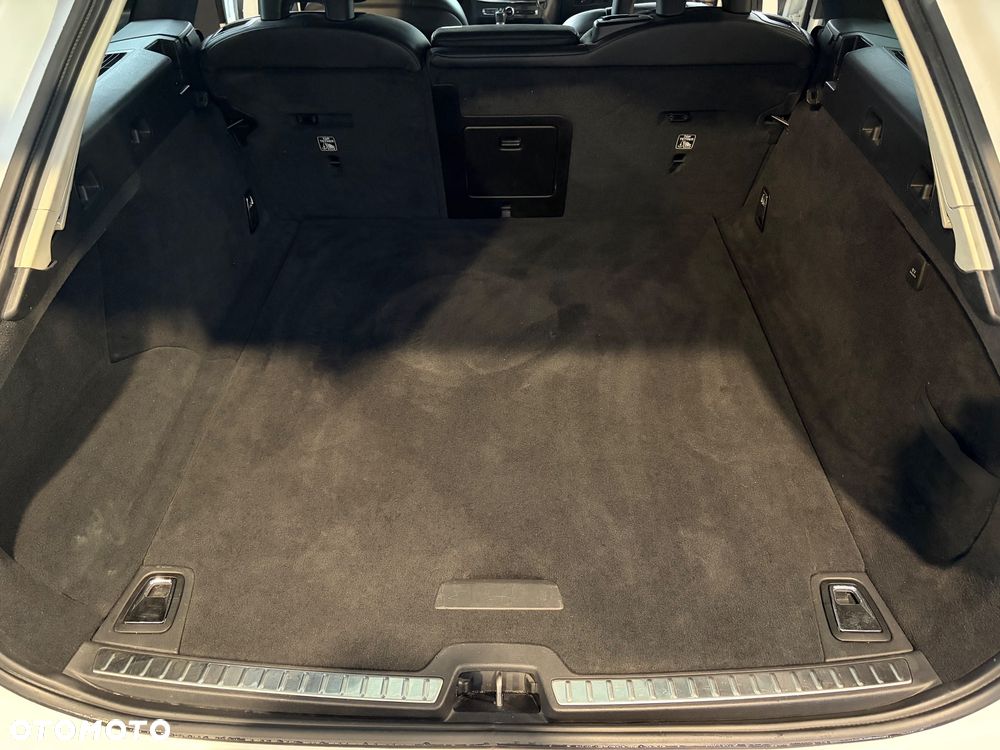 Volvo V90 D4 SCR Momentum Pro - 25