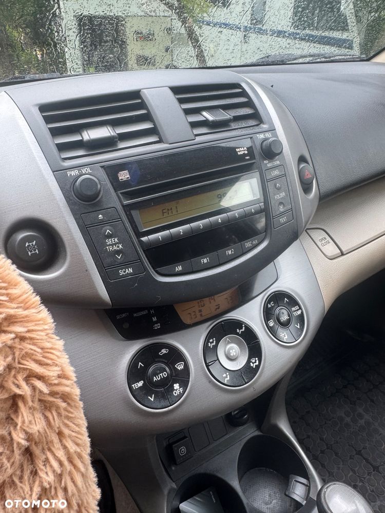 Toyota RAV4 - 10