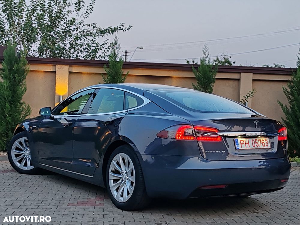 Tesla Model S - 3
