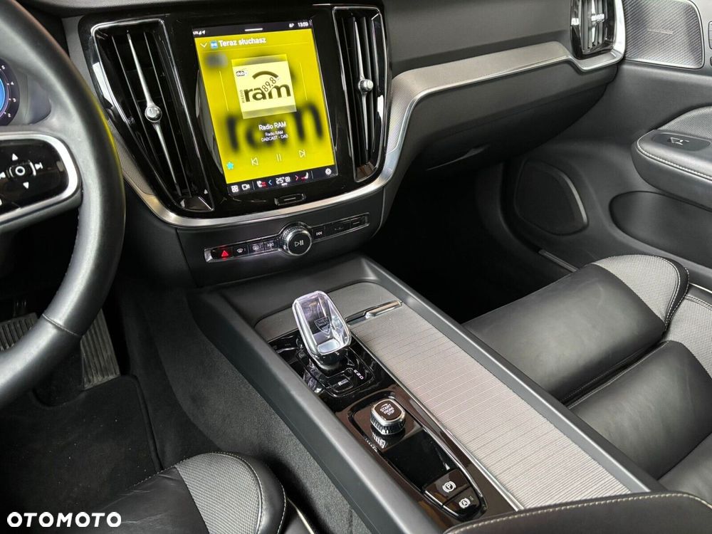 Volvo V60 B4 B Plus Dark - 22