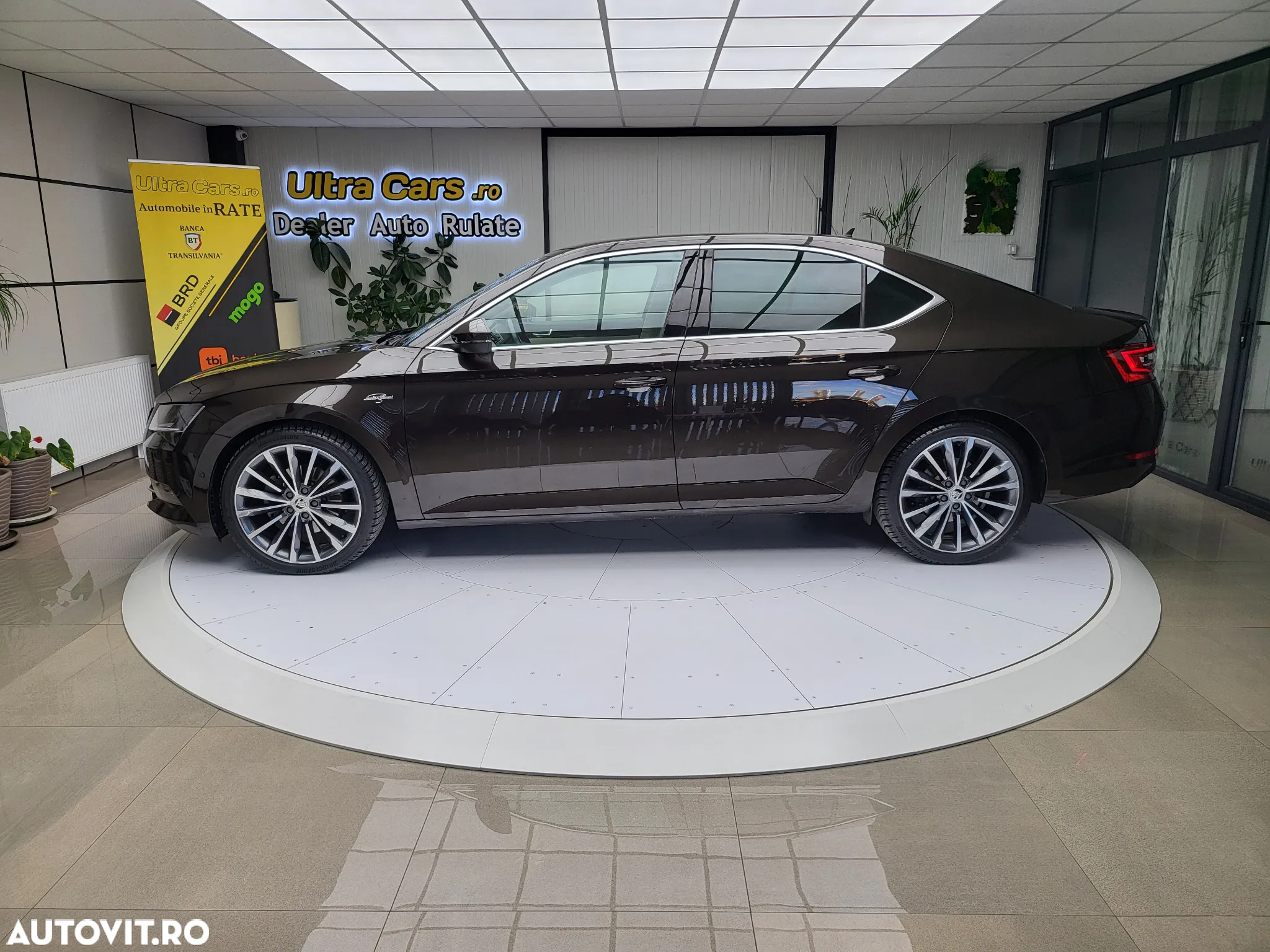 Skoda Superb 2.0 TDI 4X4 DSG Laurin & Klement - 3