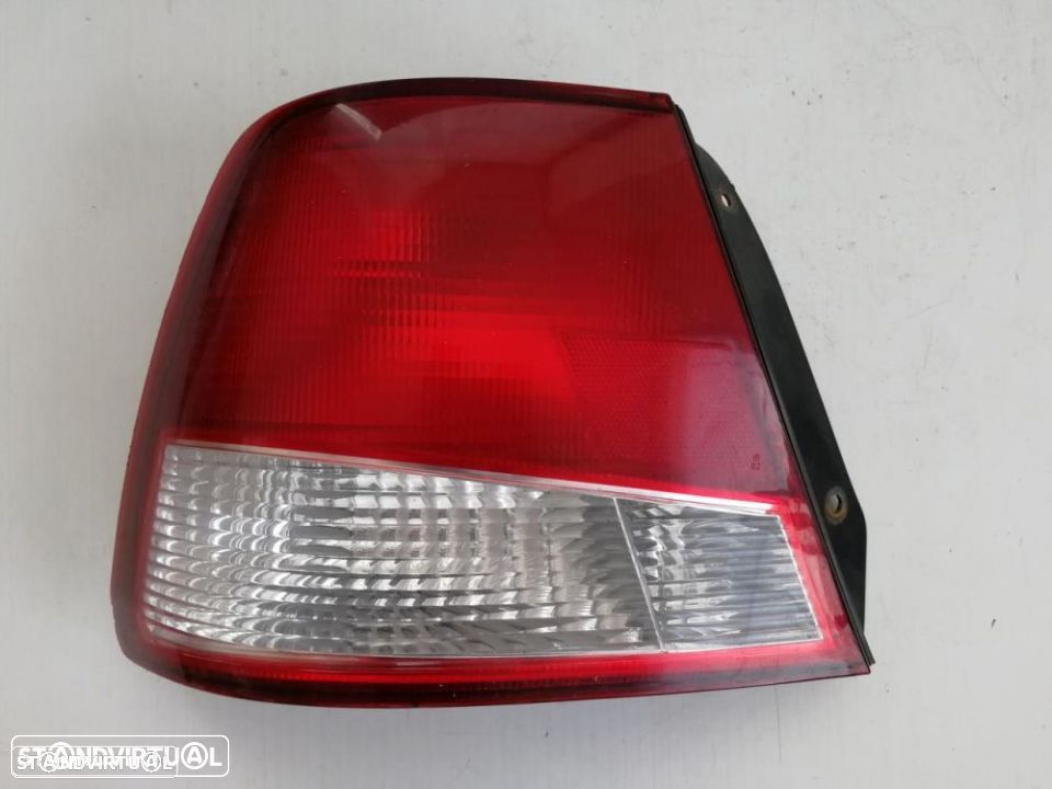 Farolim tras esquerdo hyundai accent - 1
