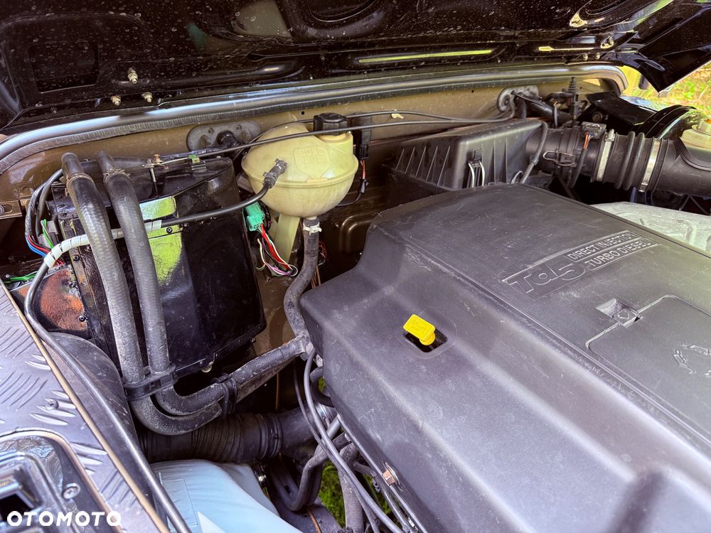 Land Rover Defender - 15