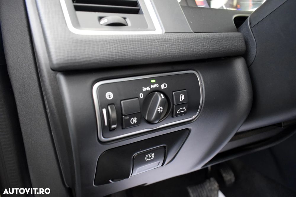 Volvo XC 60 D5 AWD Geartronic Ocean Race - 16