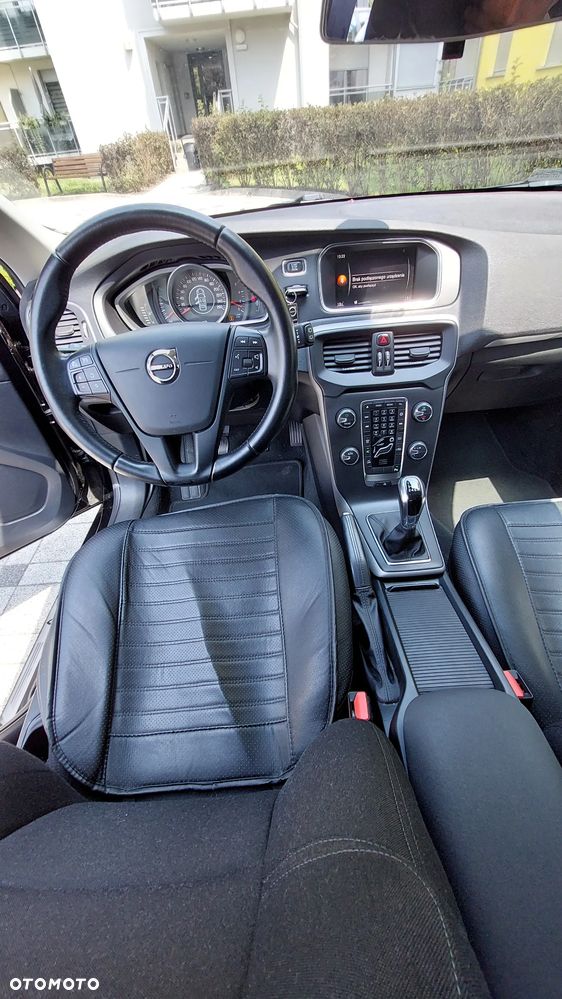 Volvo V40 D2 Drive-E Momentum - 17