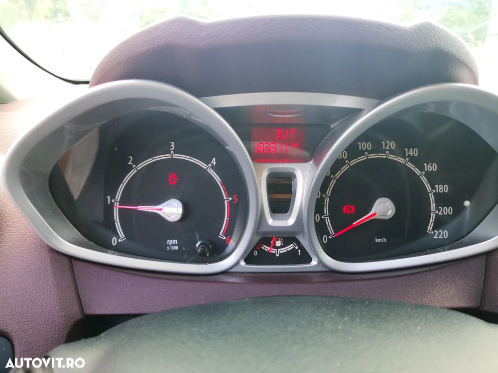 Ford Fiesta 1.6 TDCI SYNC Edition - 17