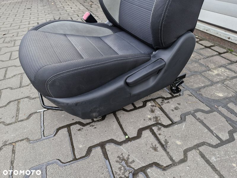 toyota avensis t27 lift t29 fotel kierowcy lewy przód przedni uk - 9