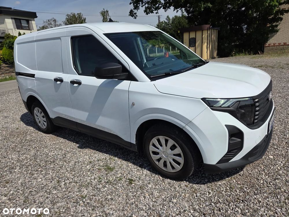 Ford Transit Courier - 10