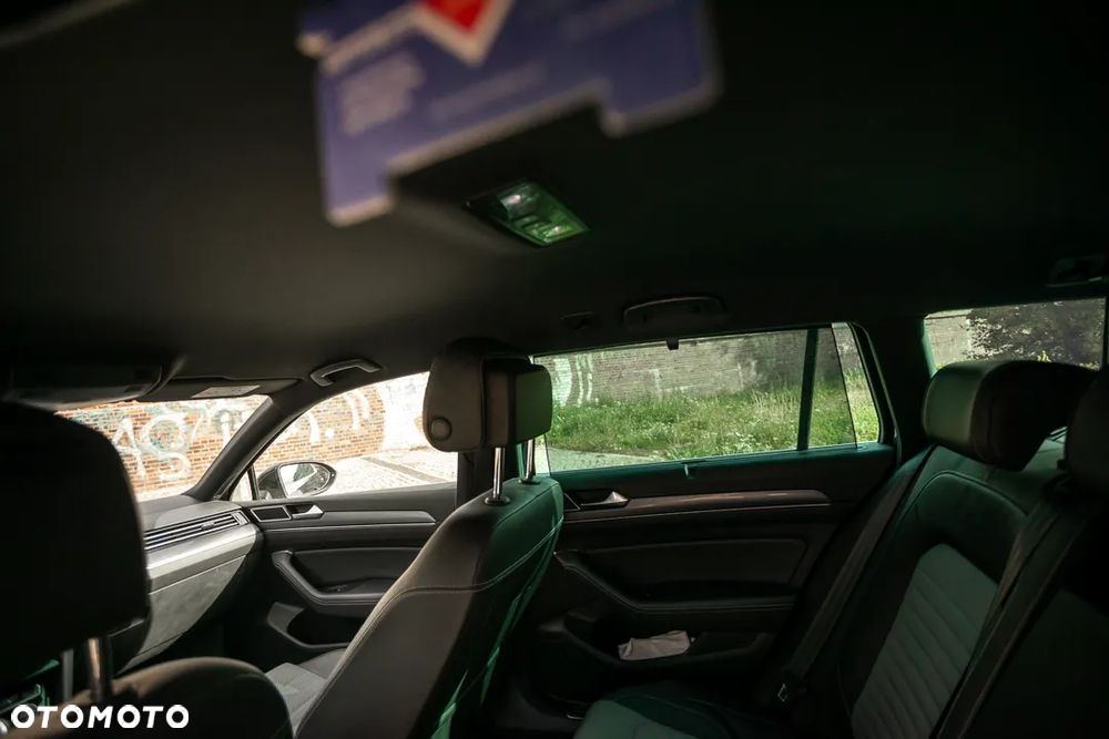 Volkswagen Passat Variant 2.0 TDI SCR DSG Highline - 39