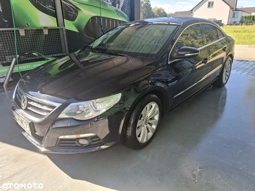 Volkswagen Passat - 1