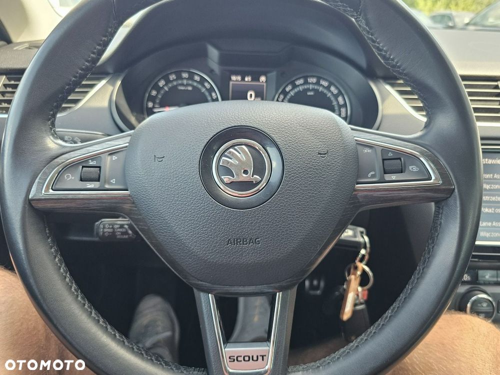 Skoda Octavia Scout 2.0 TDI 4x4 DSG - 40