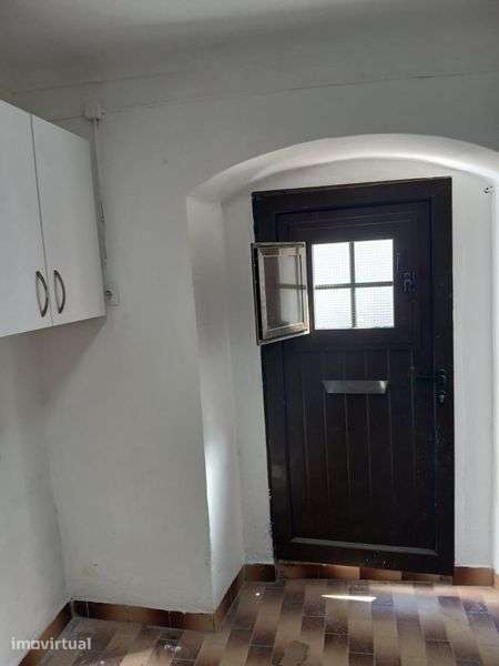 Vende-se casa renovada
