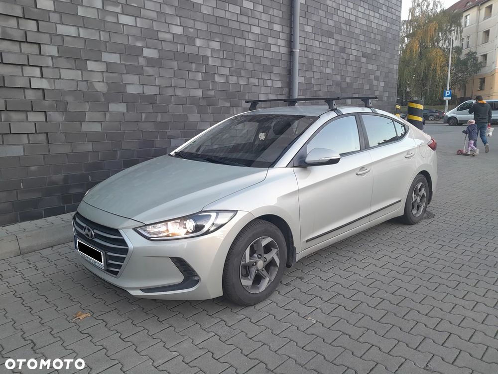 Hyundai Elantra 1.6 Classic + - 1