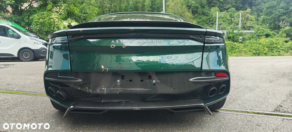 Aston Martin DBS - 8