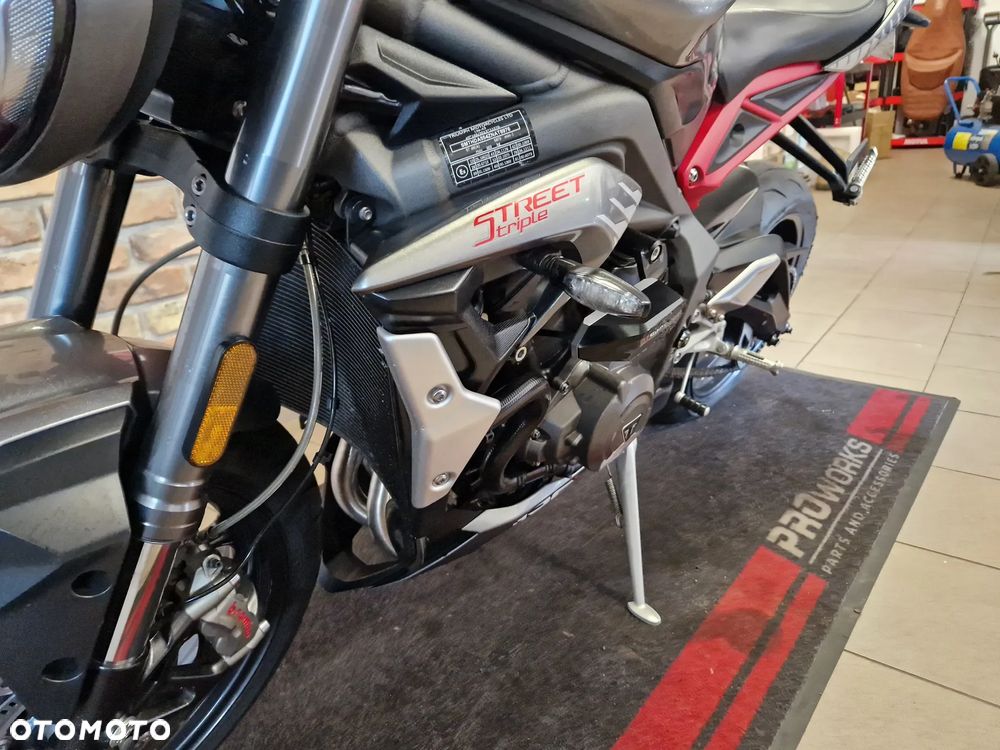Triumph Street Triple - 17