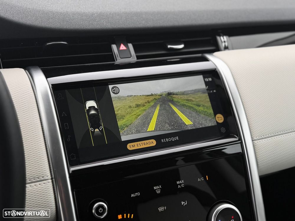 Land Rover Discovery Sport P300e R-Dynamic S - 24