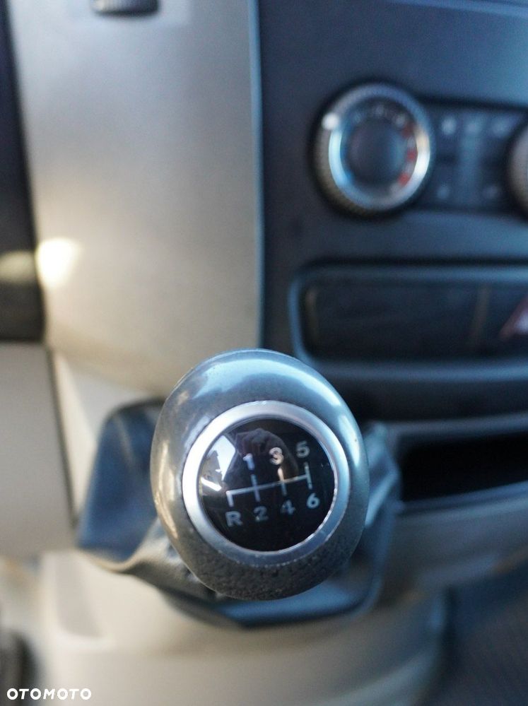 Mercedes-Benz Sprinter - 13