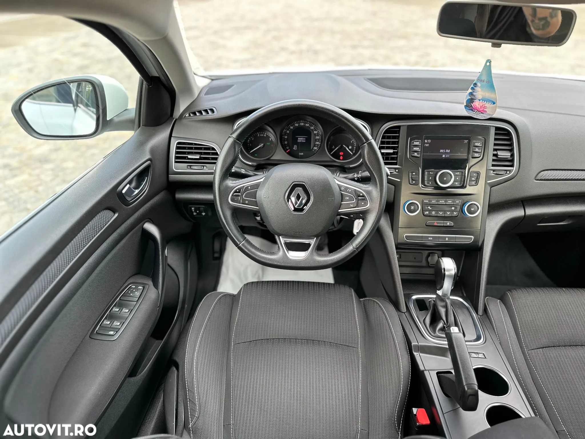 Renault Megane TCe EDC Zen - 10
