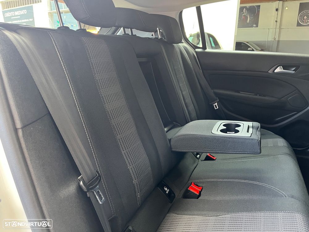 Peugeot 308 PureTech 130 GPF EAT8 Stop & Start Allure Pack - 29