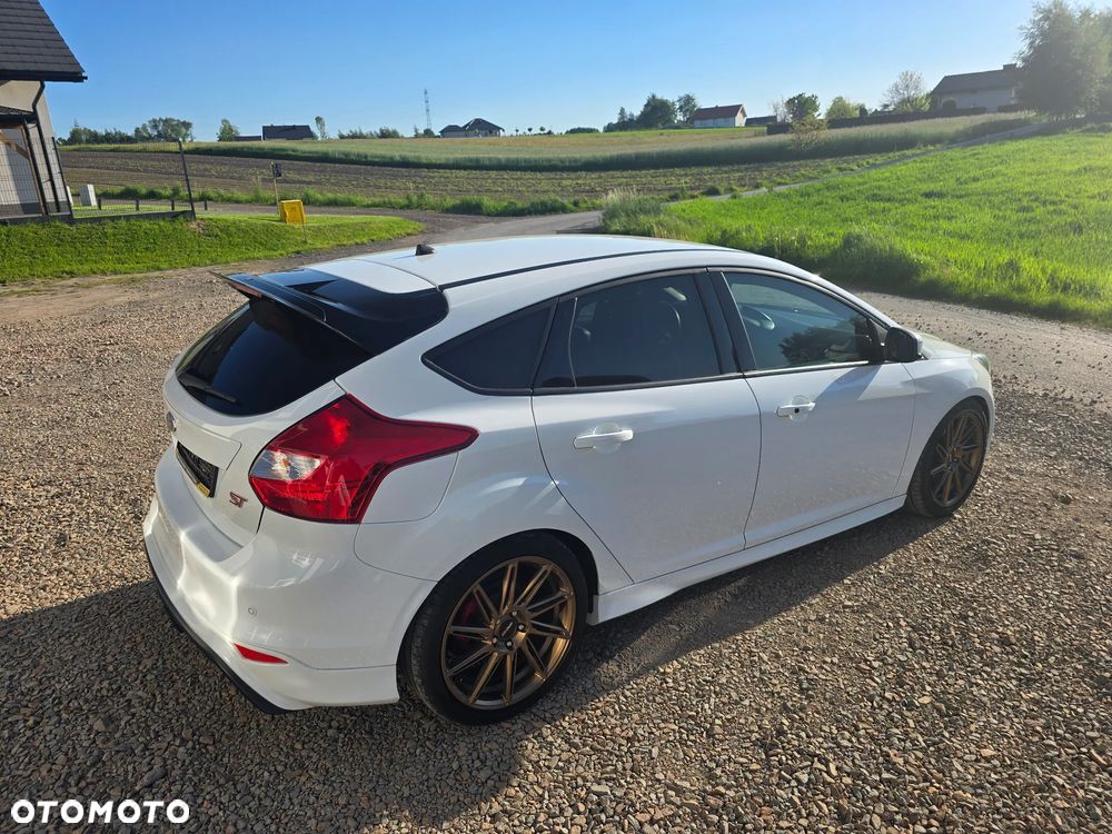 Ford Focus 2.0 EcoBoost ST mit Leder-Exclusiv-Paket - 8