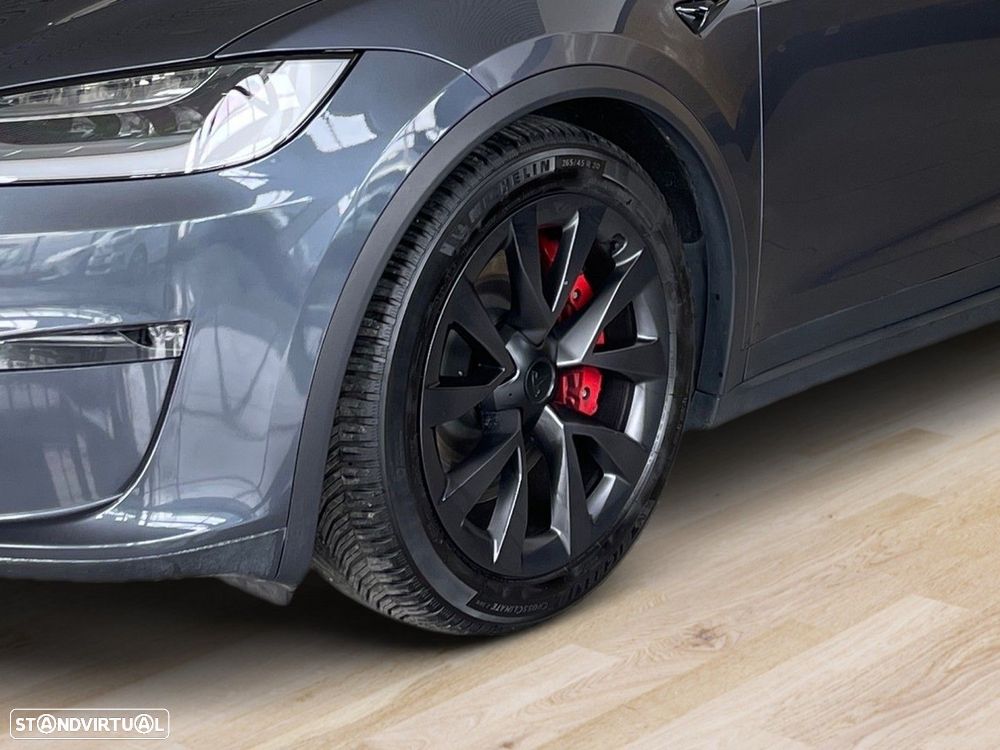 Tesla Model X Plaid - 16