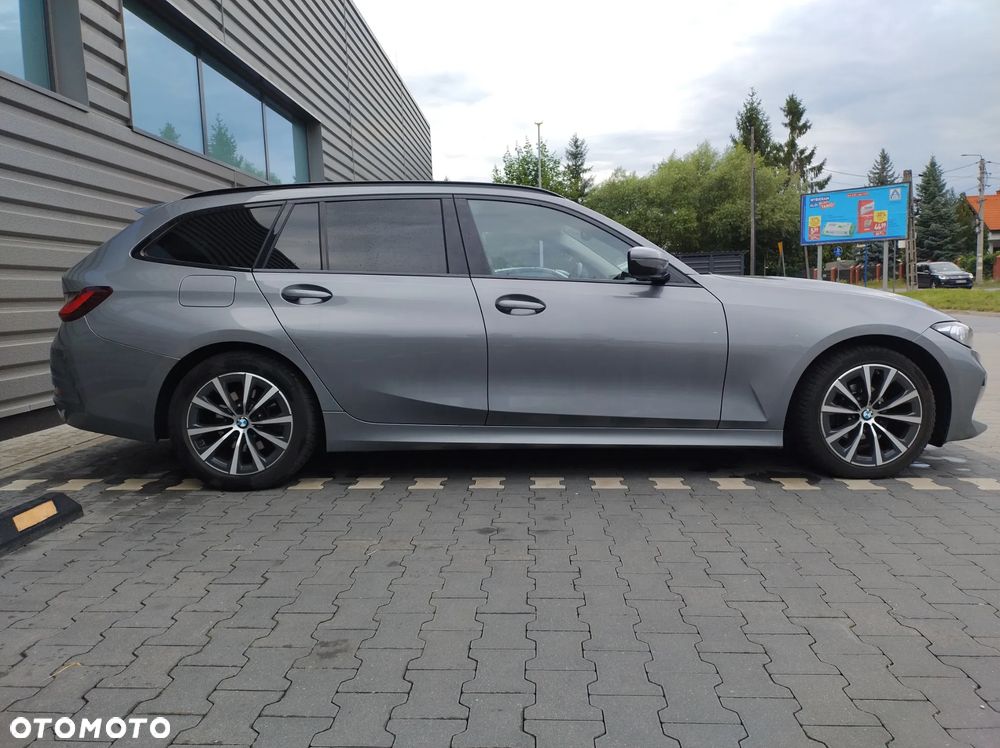 BMW Seria 3 316d mHEV - 16