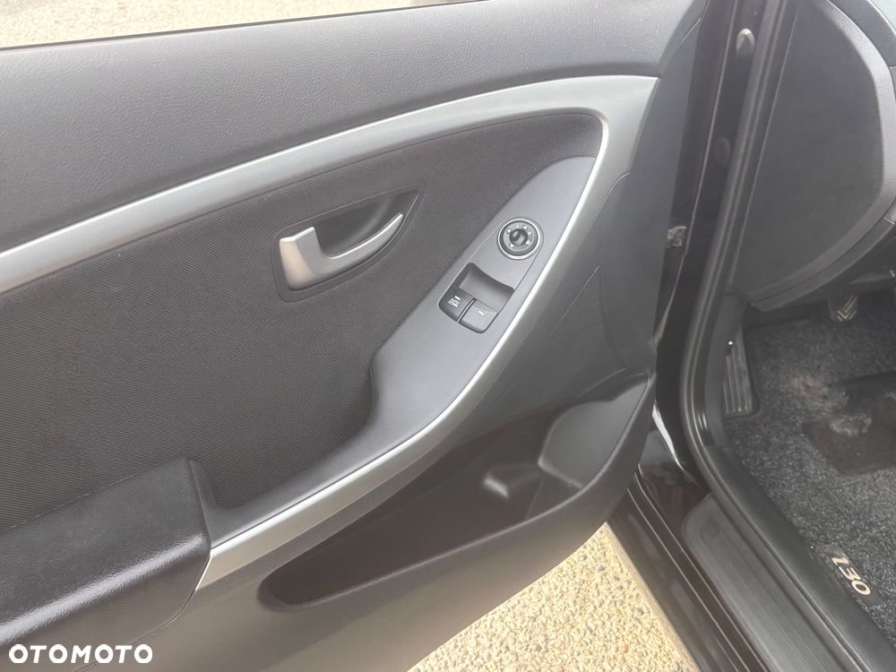 Hyundai i30 1.4 Classic + - 28