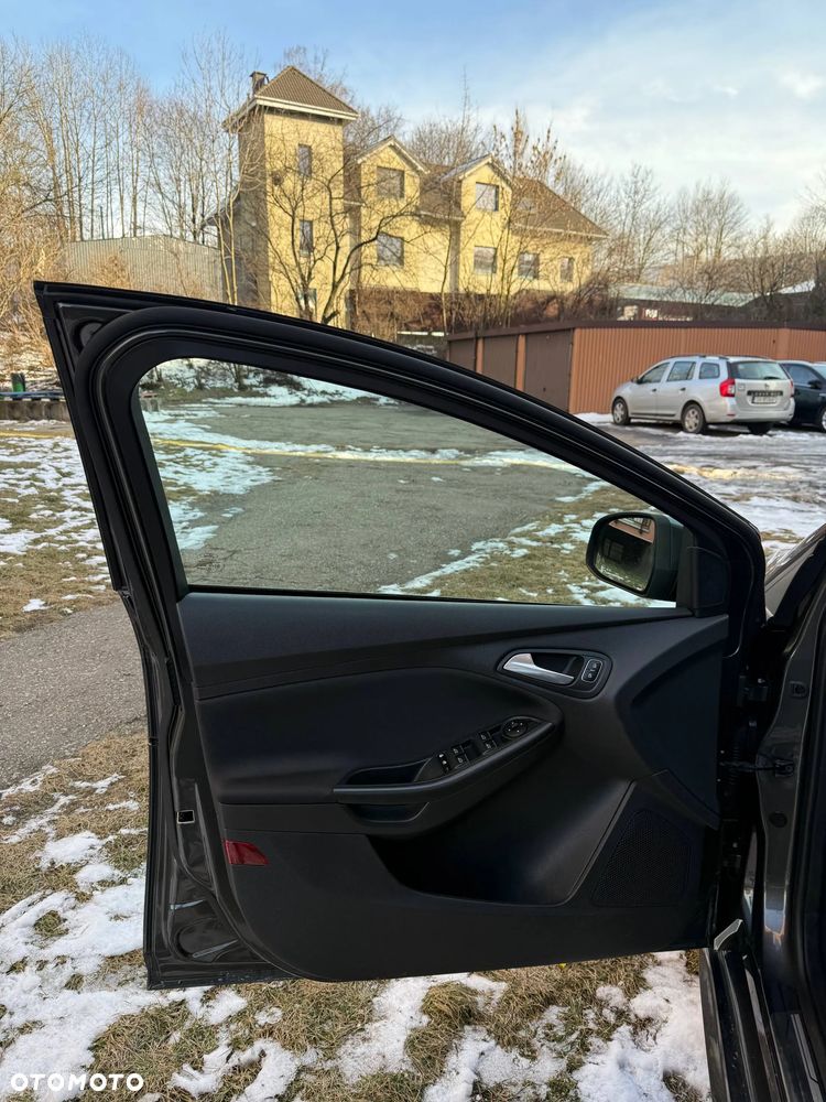 Ford Focus 1.5 EcoBoost ST-Line - 15