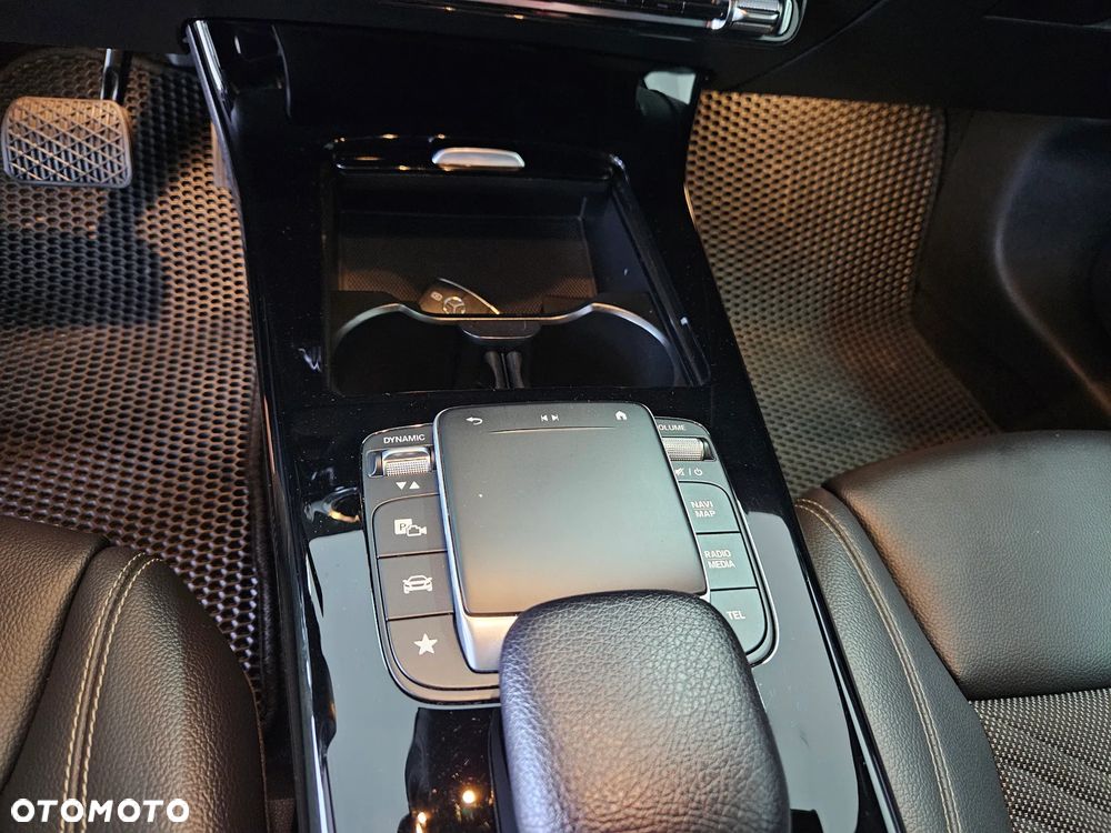 Mercedes-Benz Klasa A 180 d AMG Line 8G-DCT - 17