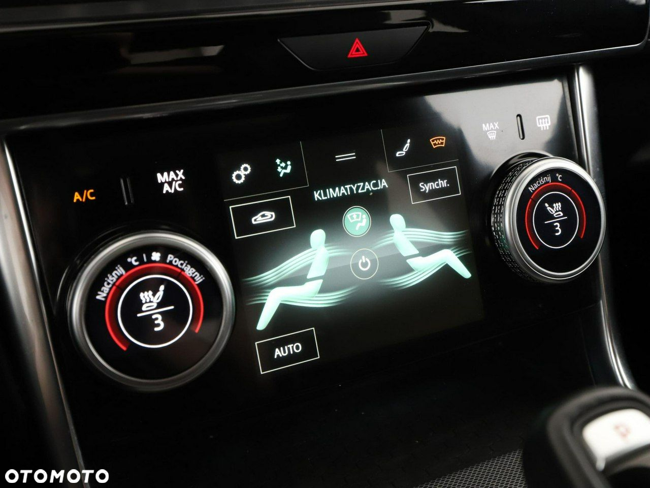 Jaguar XE 2.0 D180 AWD R-Dynamic SE - 27