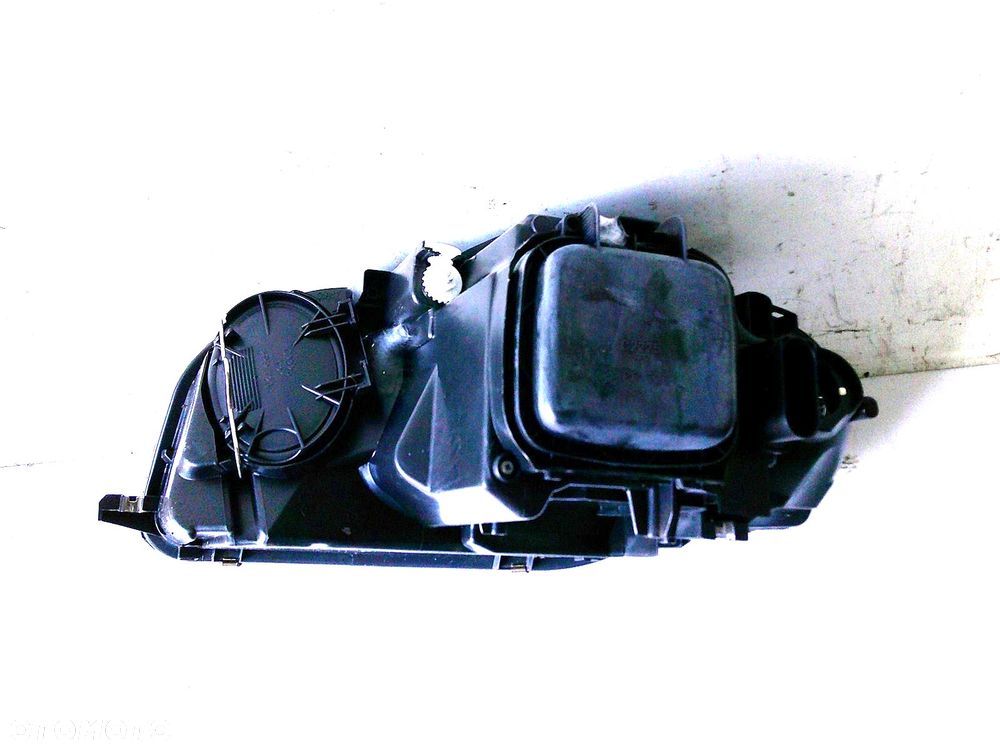 audi a3 8p lampa przód prawa nowa z uszkodzeniem przednia H7 - 5