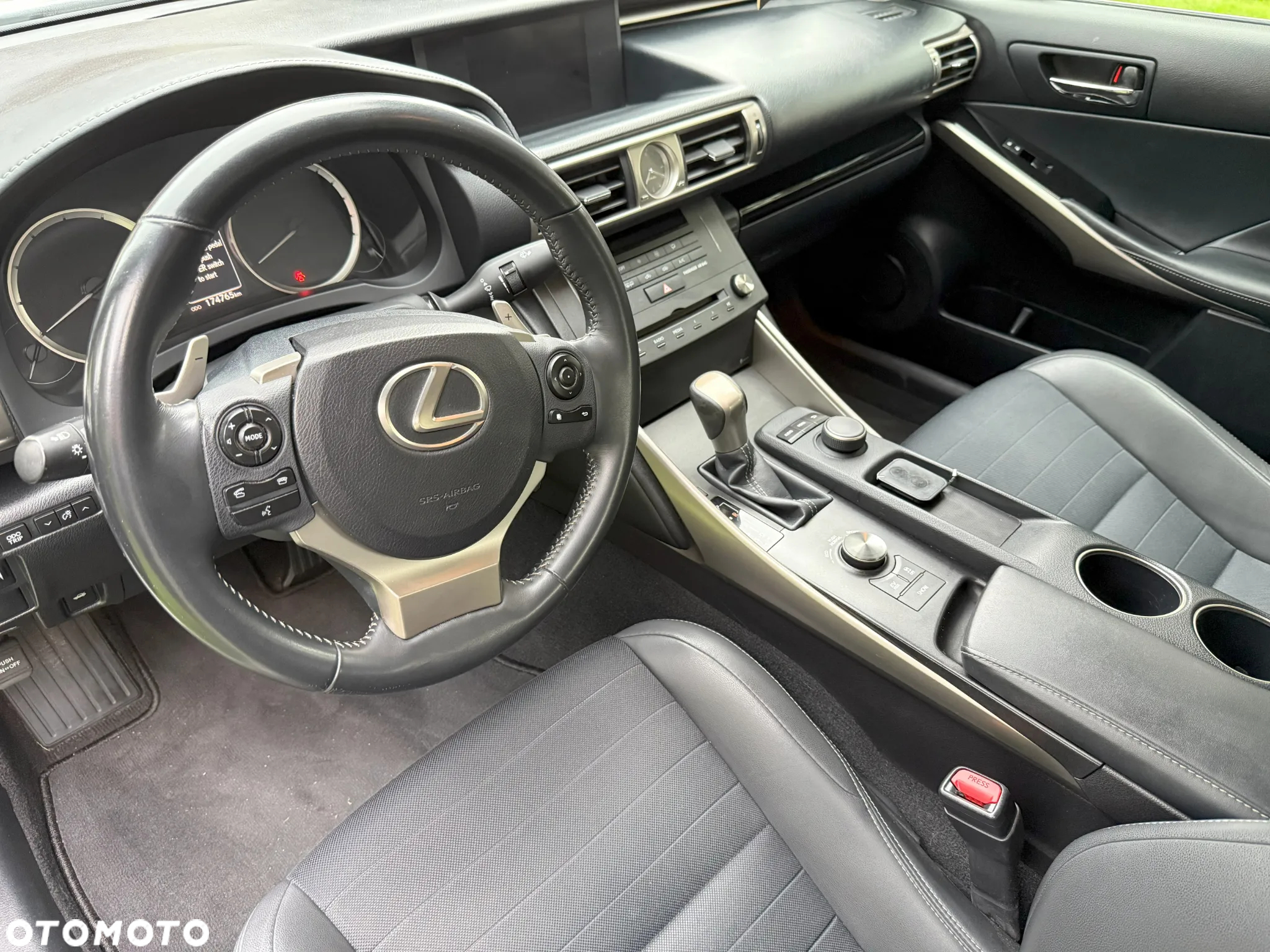 Lexus IS 300h Elite - 11