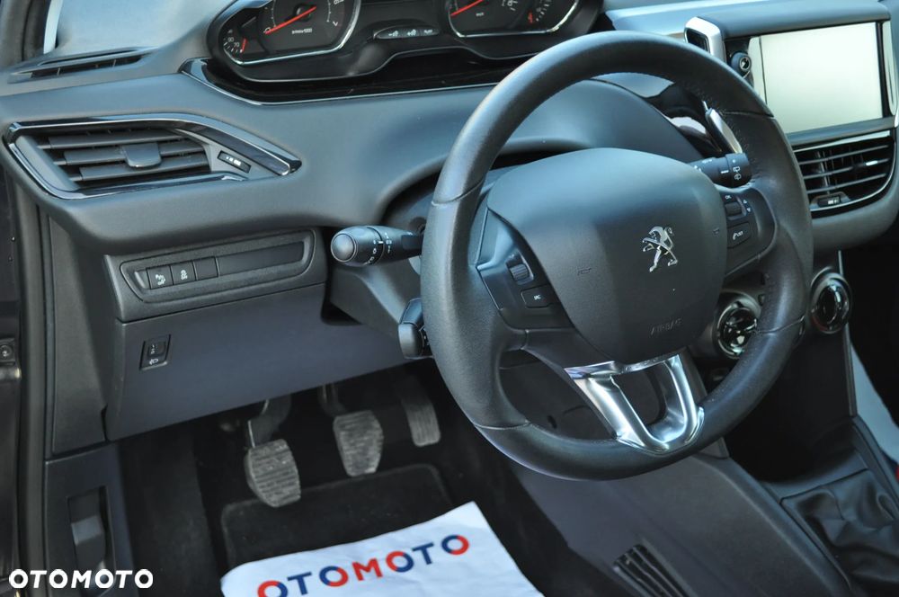 Peugeot 208 - 18