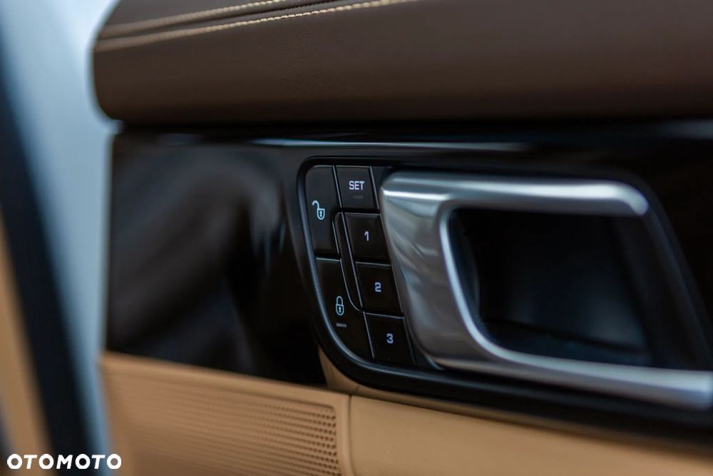 Porsche Panamera 4 Executive - 13