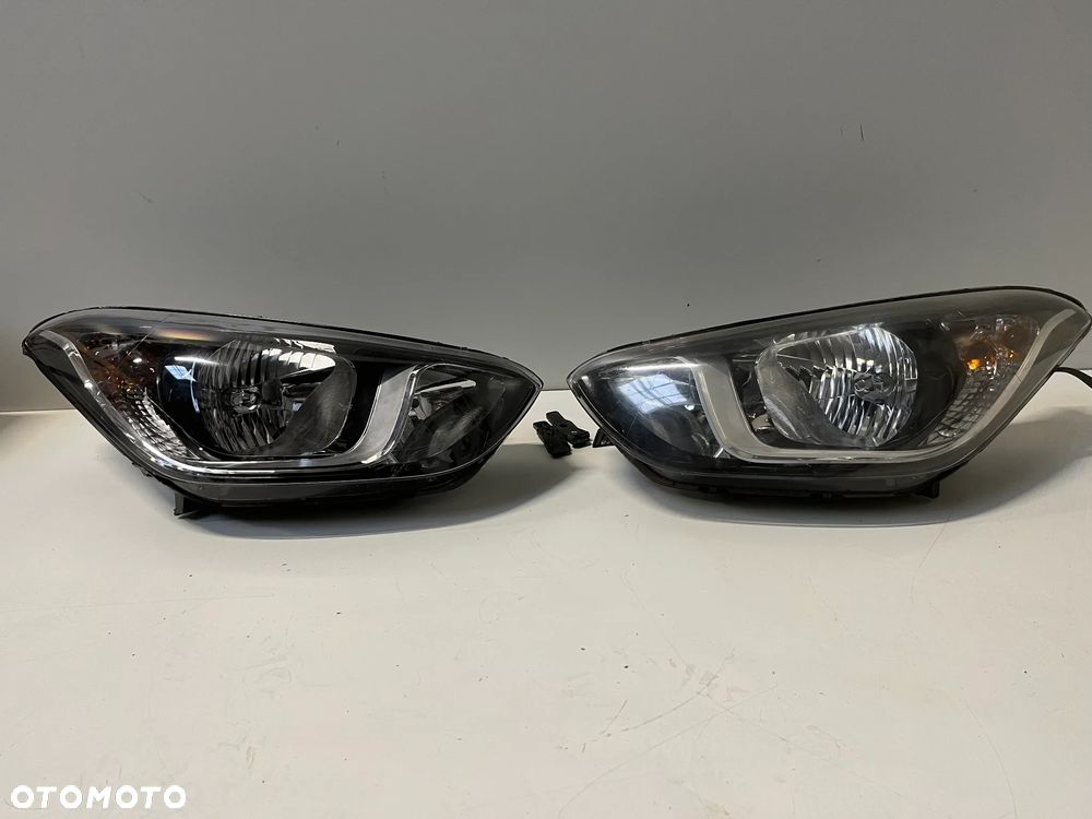 Hyundai i20 Lampa przednia Lewa , prawa 921021J5 - 1